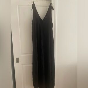 Love By Design Black Sleeveless V-Neck Gown